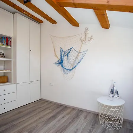 Square In Old Town Rovinj- Free Parking Near דירה רוביני